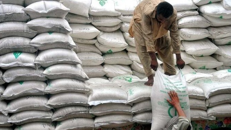 کراچی میں چینی کا بحران شروع، سب سے بڑی ہول سیل نے فروخت روک دی