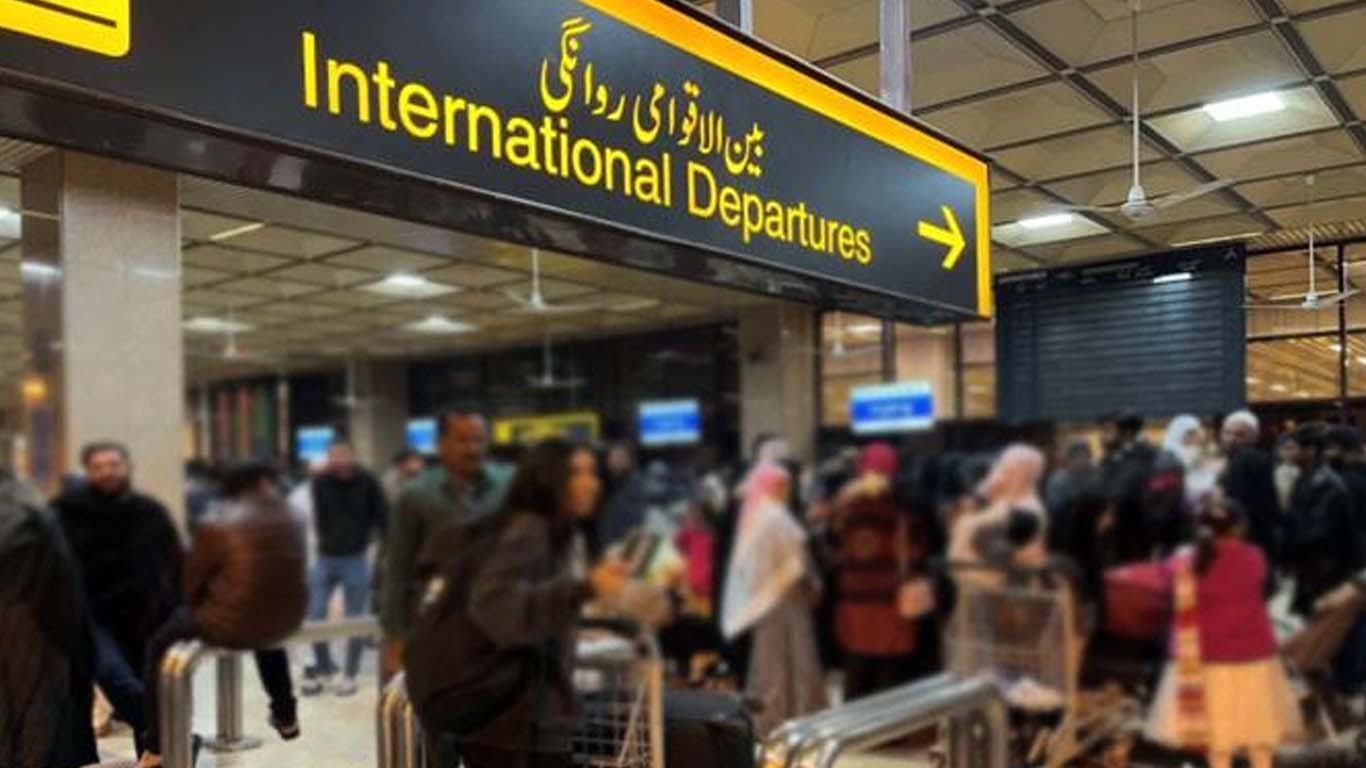 معاشی عدم استحکام، 6 ماہ میں ساڑھے 3 لاکھ پاکستانی ملک چھوڑ گئے