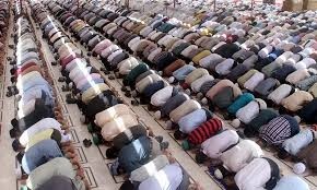 جمعے کی نماز چھوڑنے پر 2 لاکھ روپے جرمانہ اور 3 سال قید کی سزا