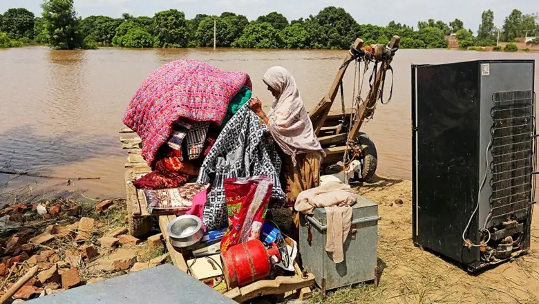 سیلاب اور بارشیں، مرنے والوں کی تعداد 900 سے متجاوز