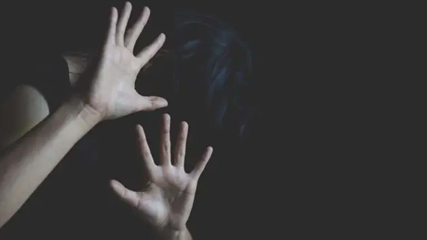استری سے دوپٹہ جلنے پر مالکن کا 12 سالہ گھریلو ملازمہ پر وحشیانہ تشدد