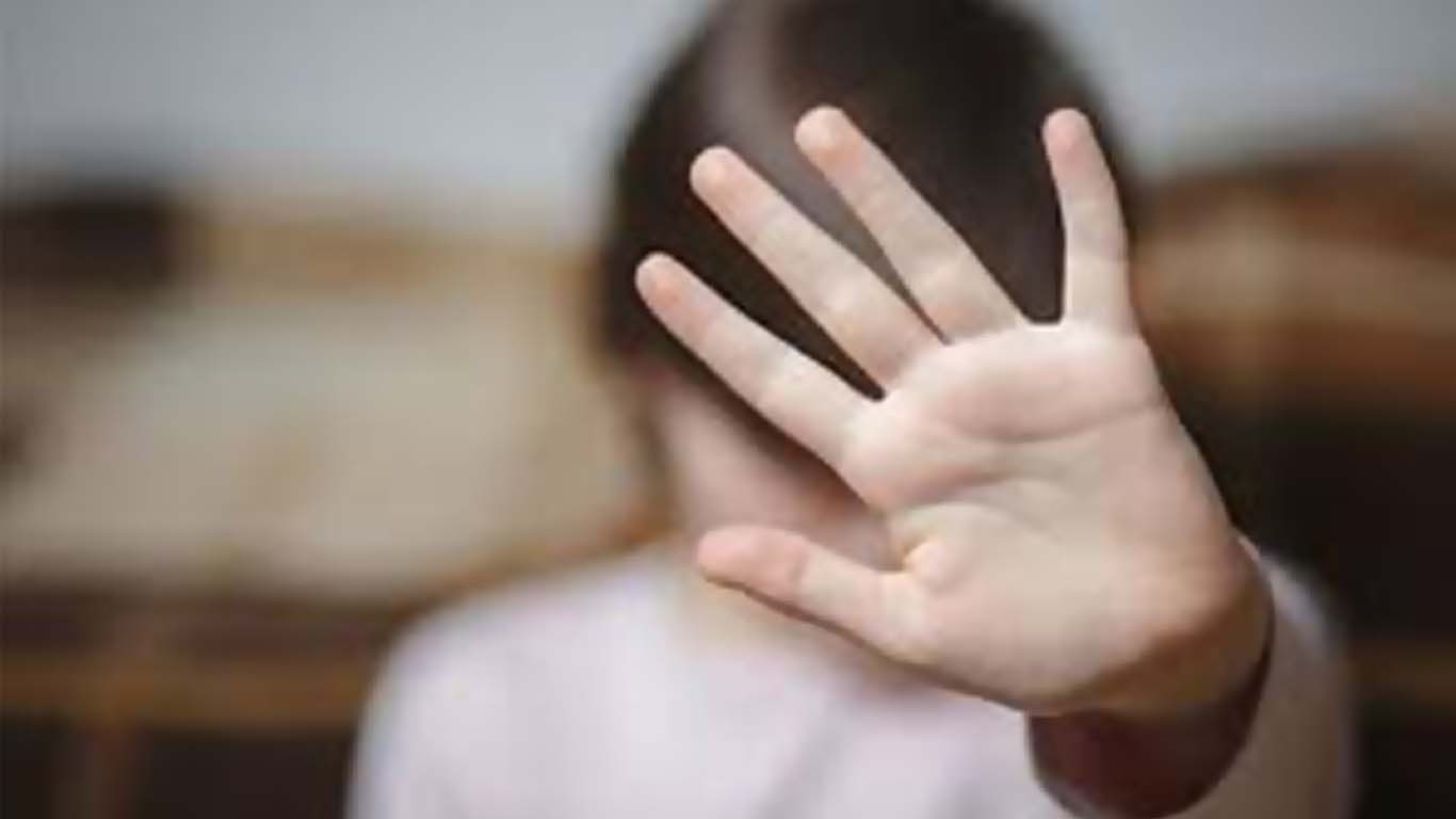 100 سے زائد معصوم بچیوں کو زیادتی کا نشانہ بنانے والا ملزم گرفتار