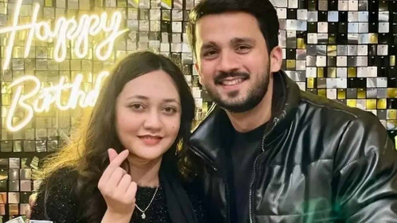 رجب بٹ کے افیئرز کی خبروں پر اہلیہ کی لب کشائی