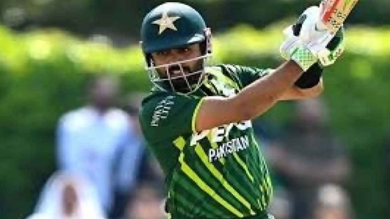 بابر اعظم نے روہت شرما کے بعد کوہلی سے  بھی ان کا ریکارڈ چھین لیا