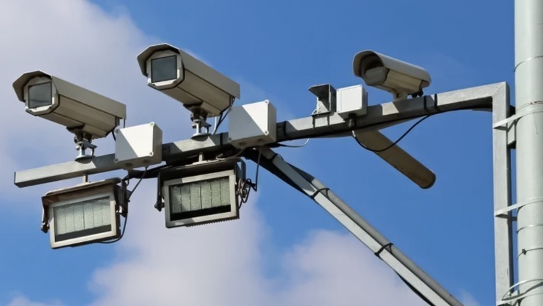 کراچی کے شہری کو ایک ہی دن میں پچاس ہزار کے 5 ای چالان موصول