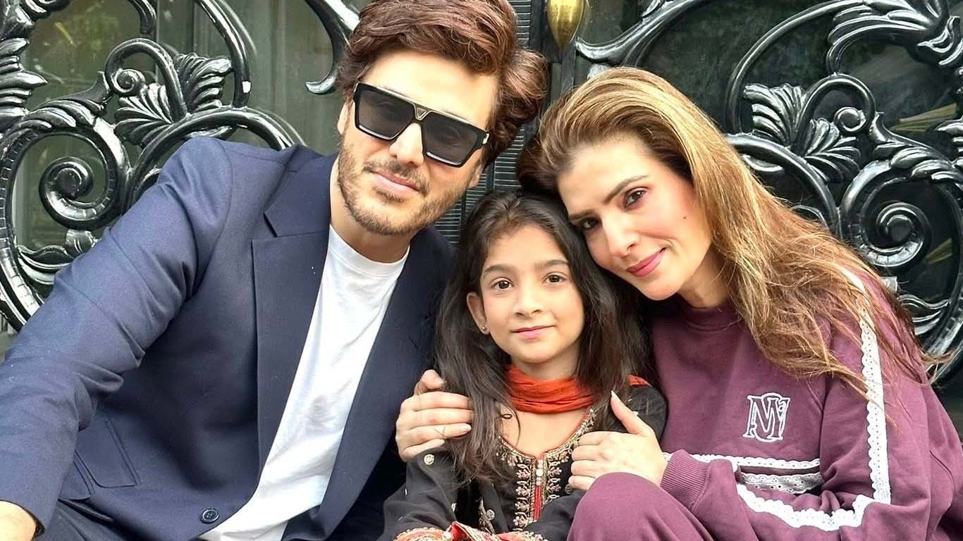 بیوی کیلئے اپنی سماجی زندگی محدود کر کے قربانی دی، احسن خان