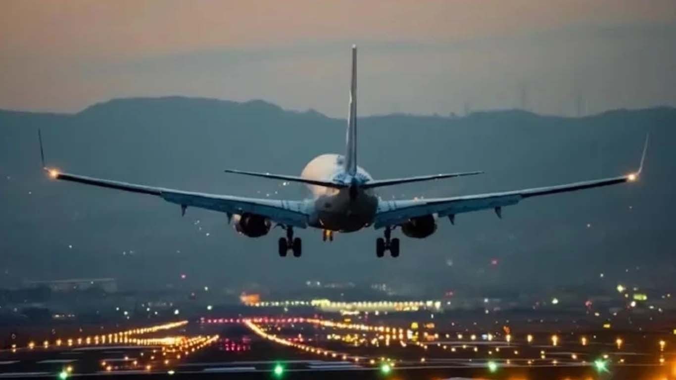 ملک کے بڑے ایئرپورٹس پر فلائٹ آپریشن شدید متاثر، پروازیں منسوخ