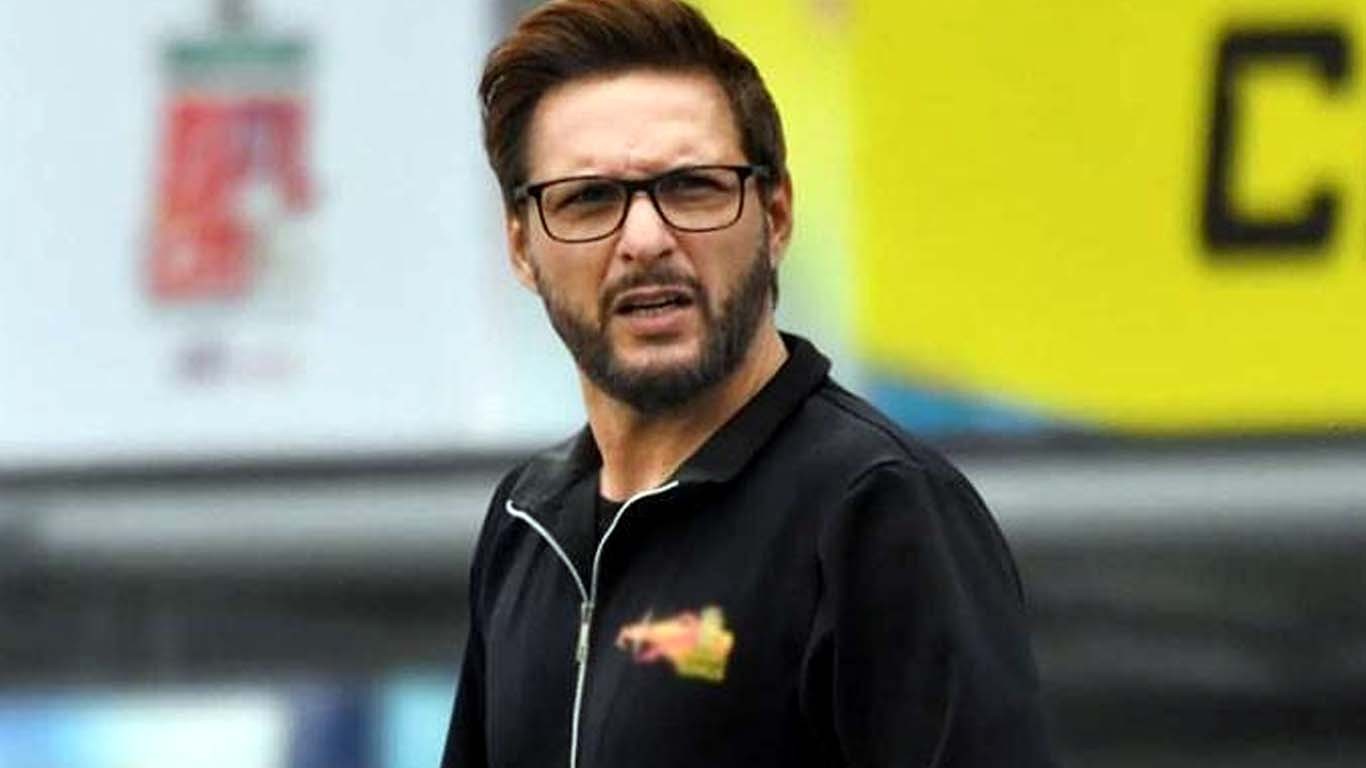 کرکٹ بورڈ عزت سے بلائے تو کردار ادا کروں گا، شاہد آفریدی