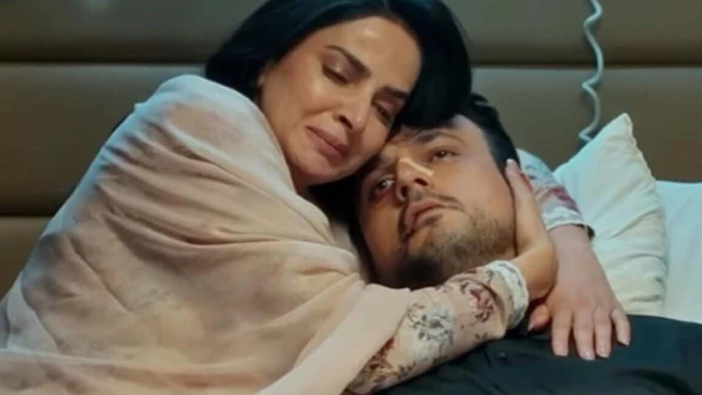 صبا قمر کے ڈرامے میں بولڈ مناظر، صارفین نے آڑے ہاتھوں لے لیا