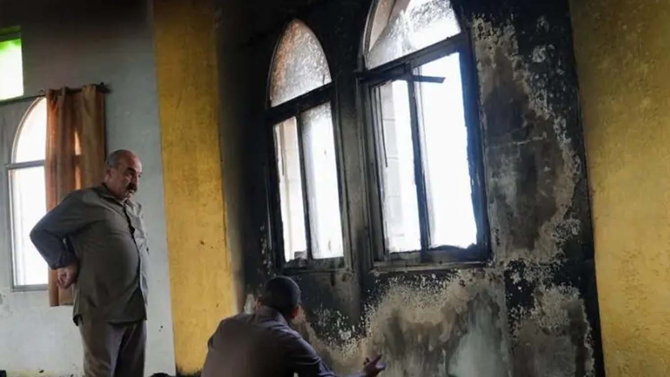 یہودیوں کا مغربی کنارے میں مسجد پر حملہ، توڑ پھوڑ، آگ لگادی