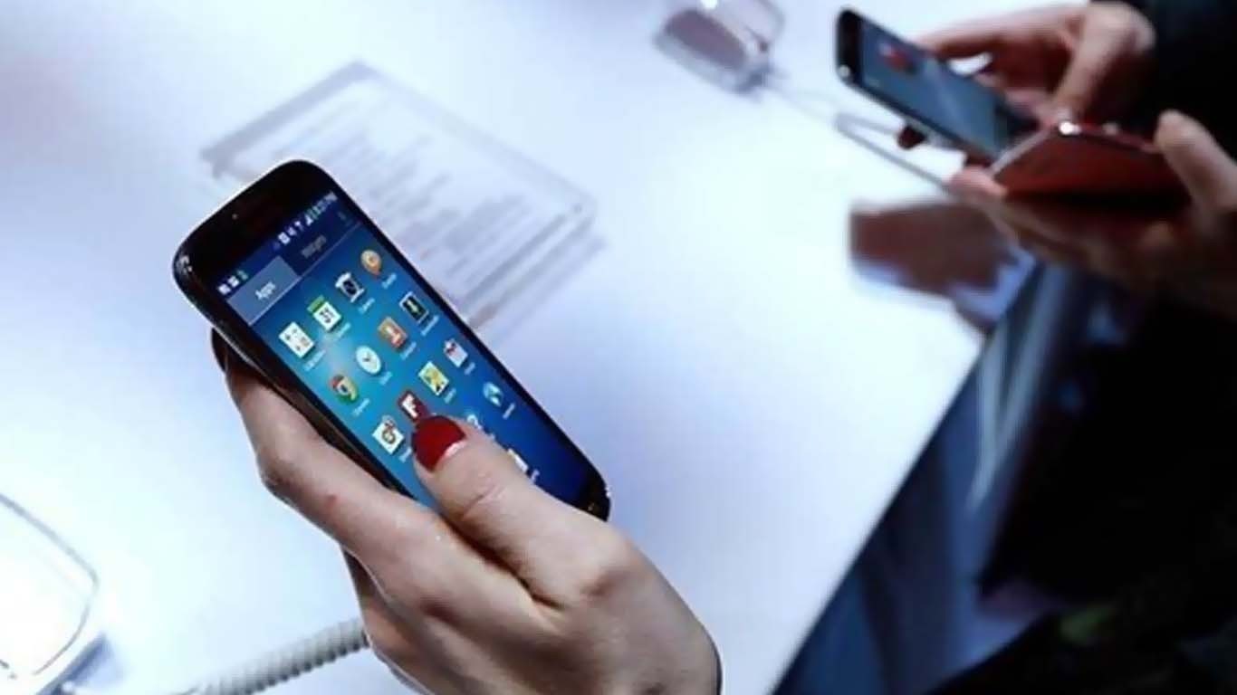 خواتین کے موبائل فونز ہیک کر بلیک میل کرنے والا ملزم دھر لیا گیا