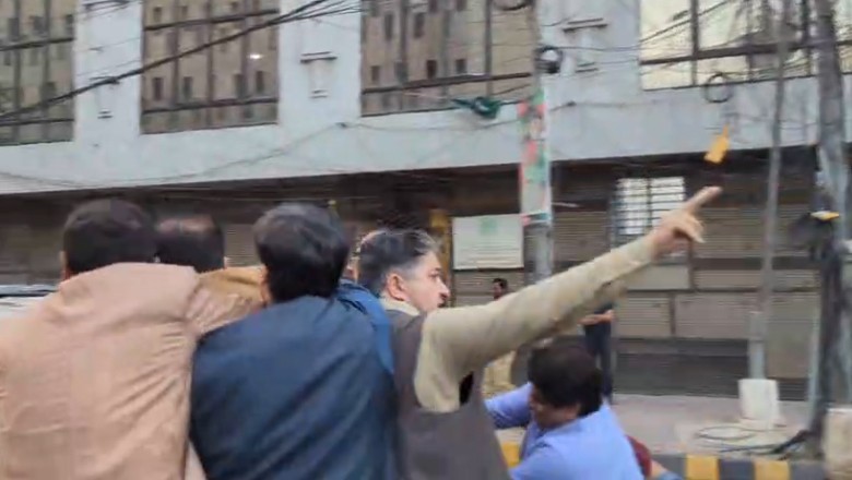 کراچی میں پولیس کا کریک ڈاؤن، حلیم عادل شیخ سمیت مرد و خواتین کارکنان گرفتار