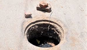 نیپا چورنگی کھلے مین ہول میں گرنے والا بچہ تاحال لاپتہ، والدین کا ریسکیو آپریشن کے پیسے ادا کرنے کا انکشاف