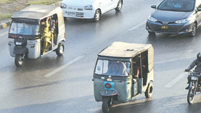 کراچی کی مزید 20 سڑکوں پر رکشے اور چنگچی پر پابندی عائد