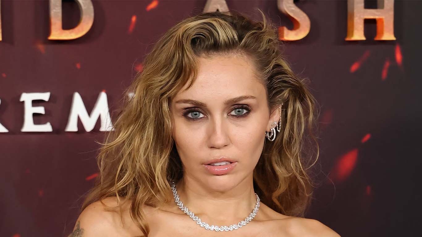 ملی سائرس نے چار سال کے تعلقات کے بعد اپنے دوست سے منگنی کرلی