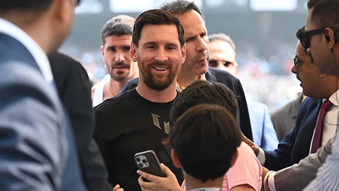 گنگولی رکنے کی درخواست کرتے رہے، لیونل میسی نہیں رکے