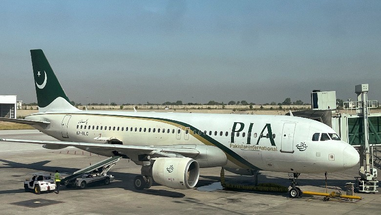 فیکٹ چیک، پی آئی اے کا تمام عملہ کینیڈا میں سلپ ہوگیا؟