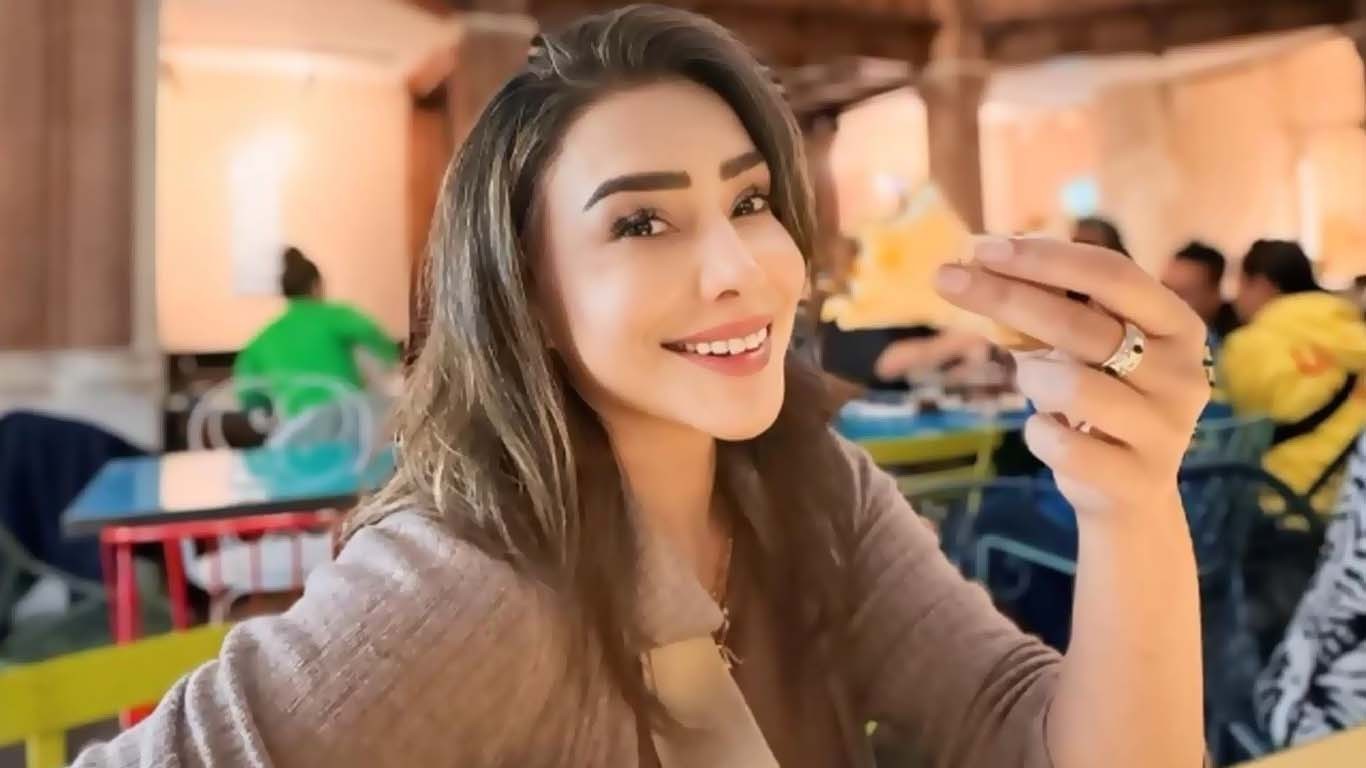 مائرہ خان نے زندگی کی 41 بہاریں دیکھ لیں