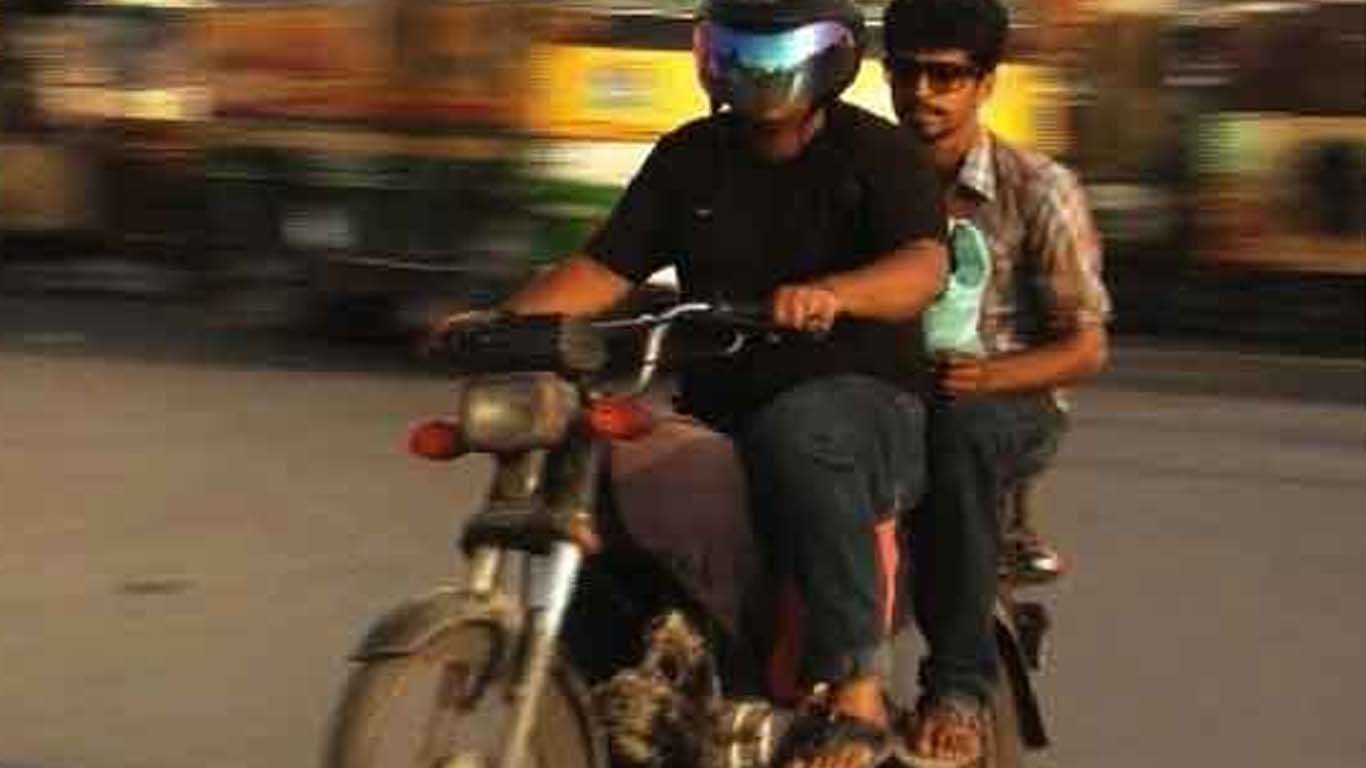 کراچی: موٹر سائیکل کی ڈبل سواری پر پابندی عائد