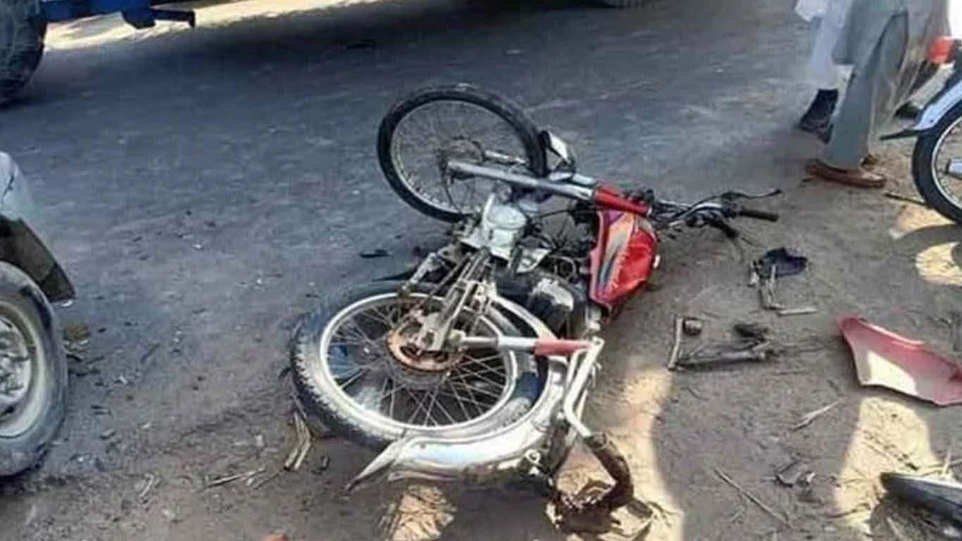 کراچی : شیر شاہ پل پر تیز رفتار ٹریلر نے موٹر سائیکل سوار کو روند دیا