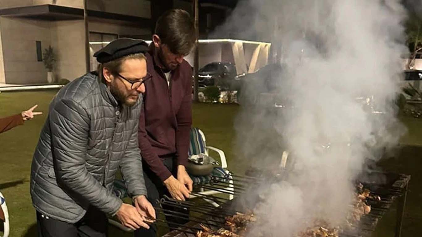 شاہد آفریدی کی شاہین کے ساتھ بار بی کیو پارٹی، تصاویر وائرل