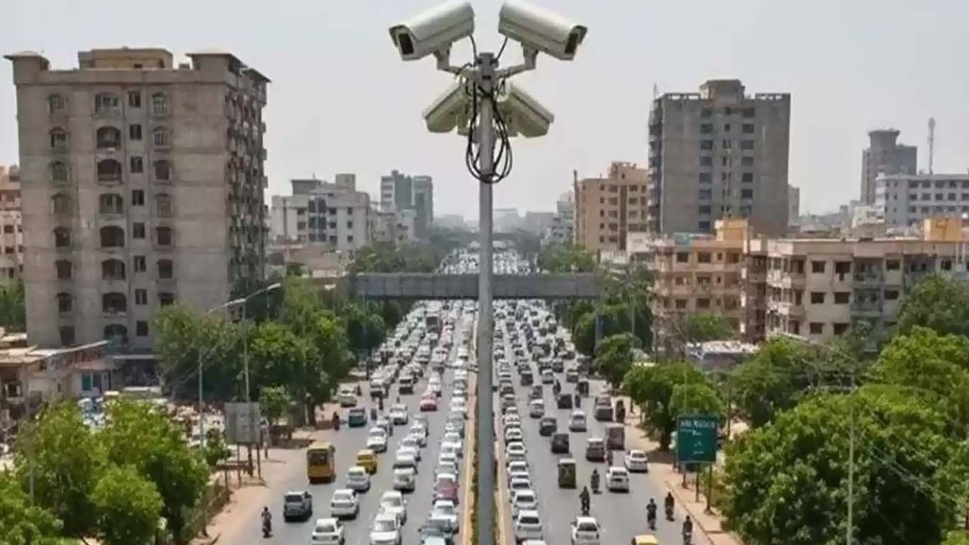 سندھ حکومت کا کراچی میں ای-چالان کے جرمانے کم کرنے پر غور