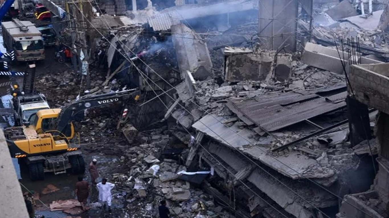 گل پلازہ سے ملنے والی لاشیں کیسی تھیں؟ سماجی رضاکار کا لرزہ خیز بیان