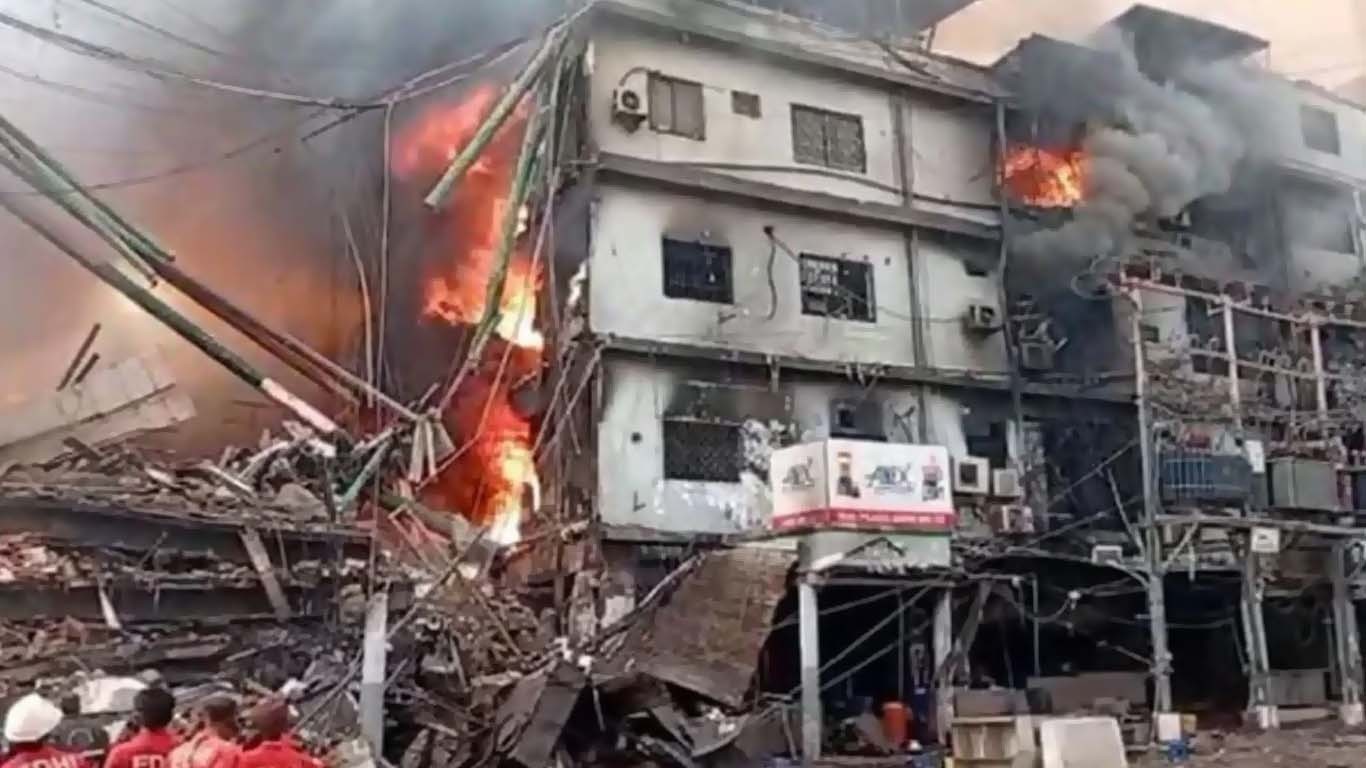 گل پلازہ، ایک دکان سے 30  لوگوں کے اعضا برآمد، اموات کی تعداد 61 ہوگئی