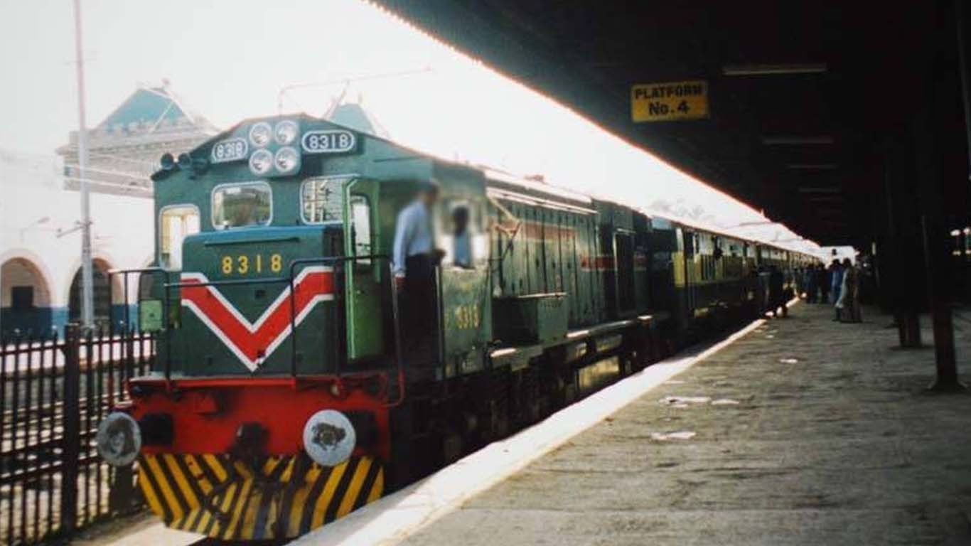 ریلوے اسٹیشن گھروں سے بھاگنے والے بچے بچیوں کی آماجگاہ بن گئے