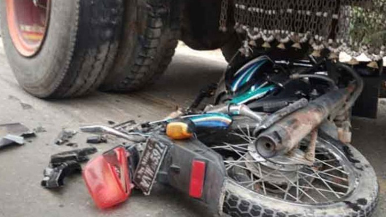 کراچی میں تیز رفتار ٹرالر نے میاں بیوی اور 2 سالہ بچے کو روند ڈالا