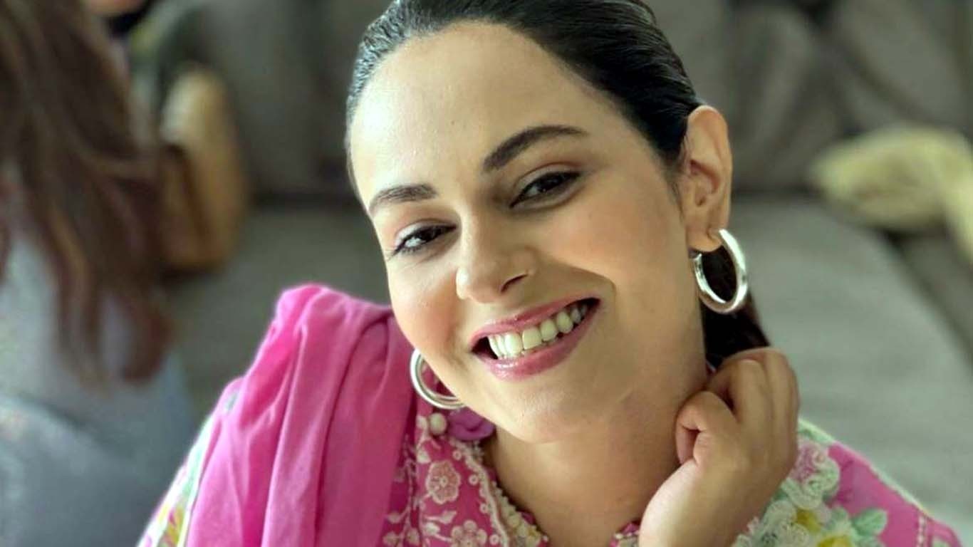 اداکاراؤں میں اب شرم باقی نہیں رہی، امر خان کے ڈانس پر صارفین کے تبصرے