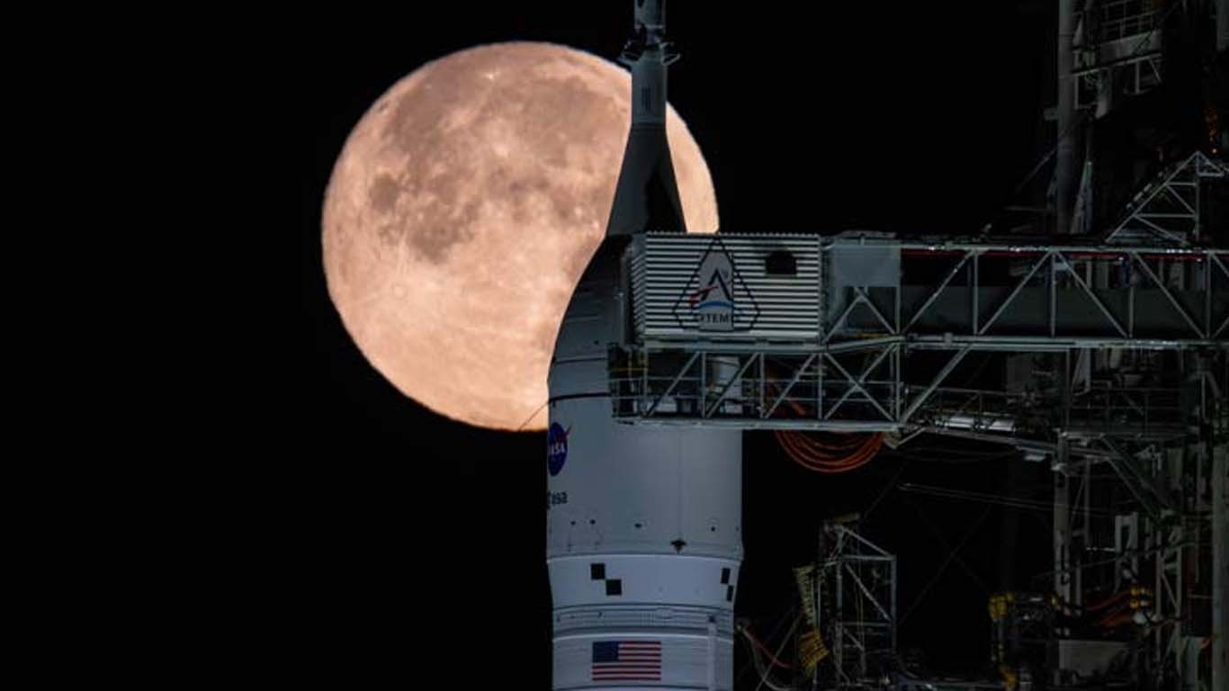 ناسا کا انسان بردار قمری مشن مارچ تک موخر