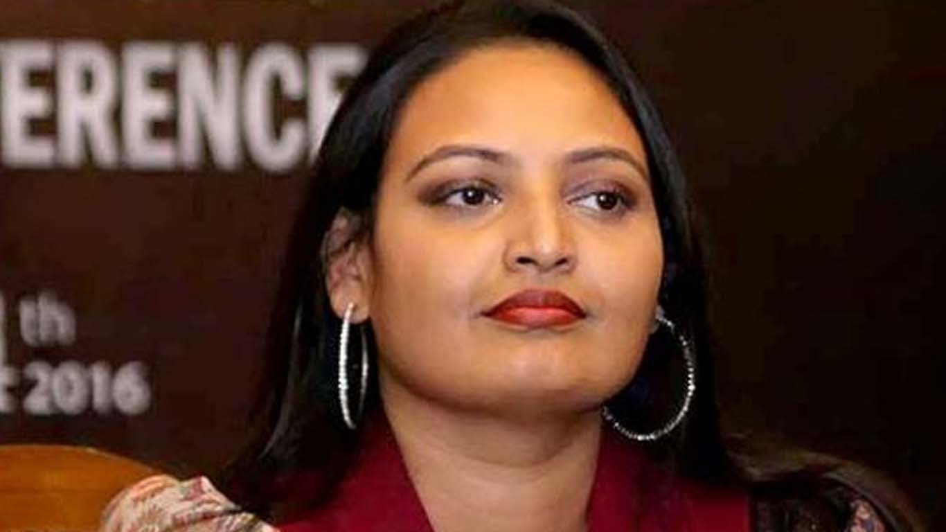 پاکستانی گلوکارہ سائرہ پیٹر کو امریکا میں ایوارڈ سے نواز دیا گیا