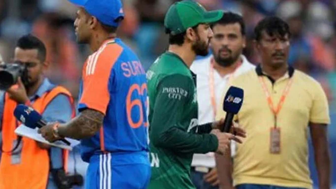 پاک بھارت میچ، بھارتی کپتان نے ٹاس کے بعد ہاتھ نہیں ملایا