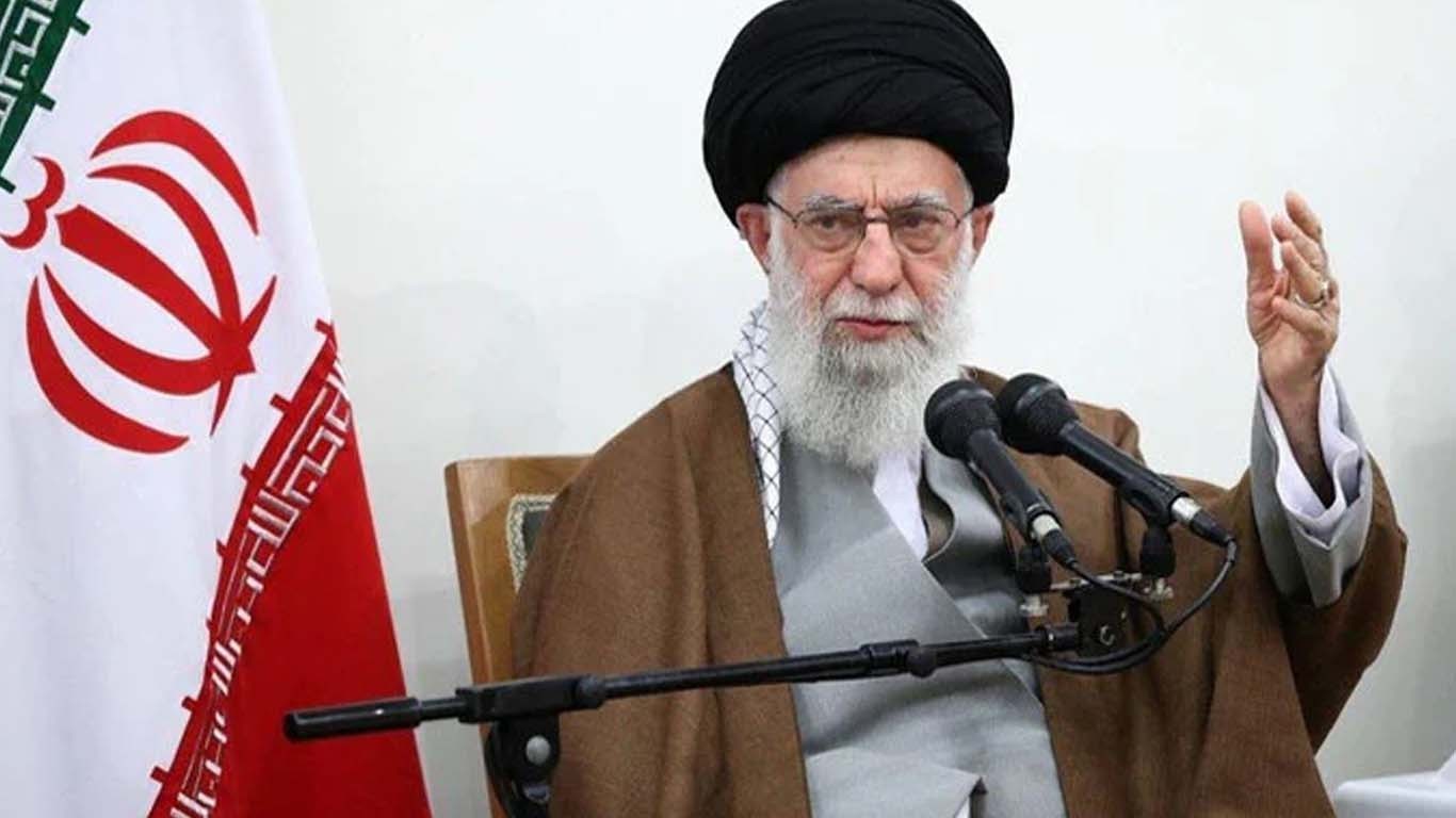 دنیا کی سب سے مضبوط فوج کو ایسا تھپڑ پڑ سکتا ہے کہ وہ اٹھ نہ سکے، آیت اللہ خامنہ ای