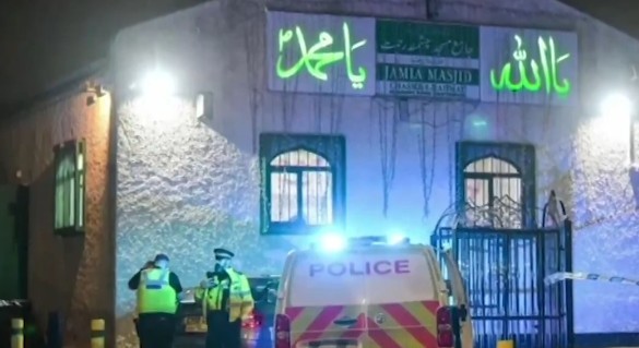 برطانیہ میں تراویح پڑھ کر نکلنے والے نمازیوں پر مسجد کے سامنے چاقو حملہ، پاکستانی نوجوان شہید
