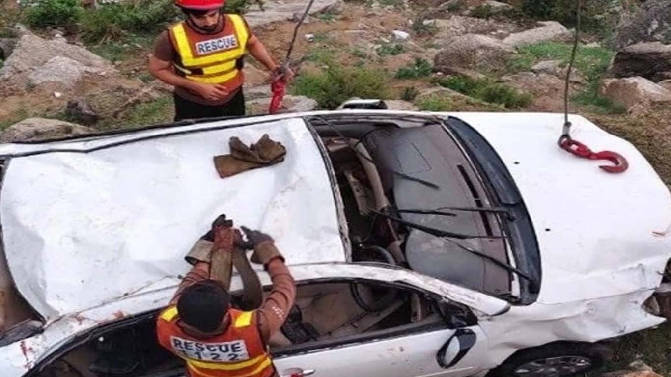 مری میں کار حادثے کا شکار، 3 خواتین جاں بحق