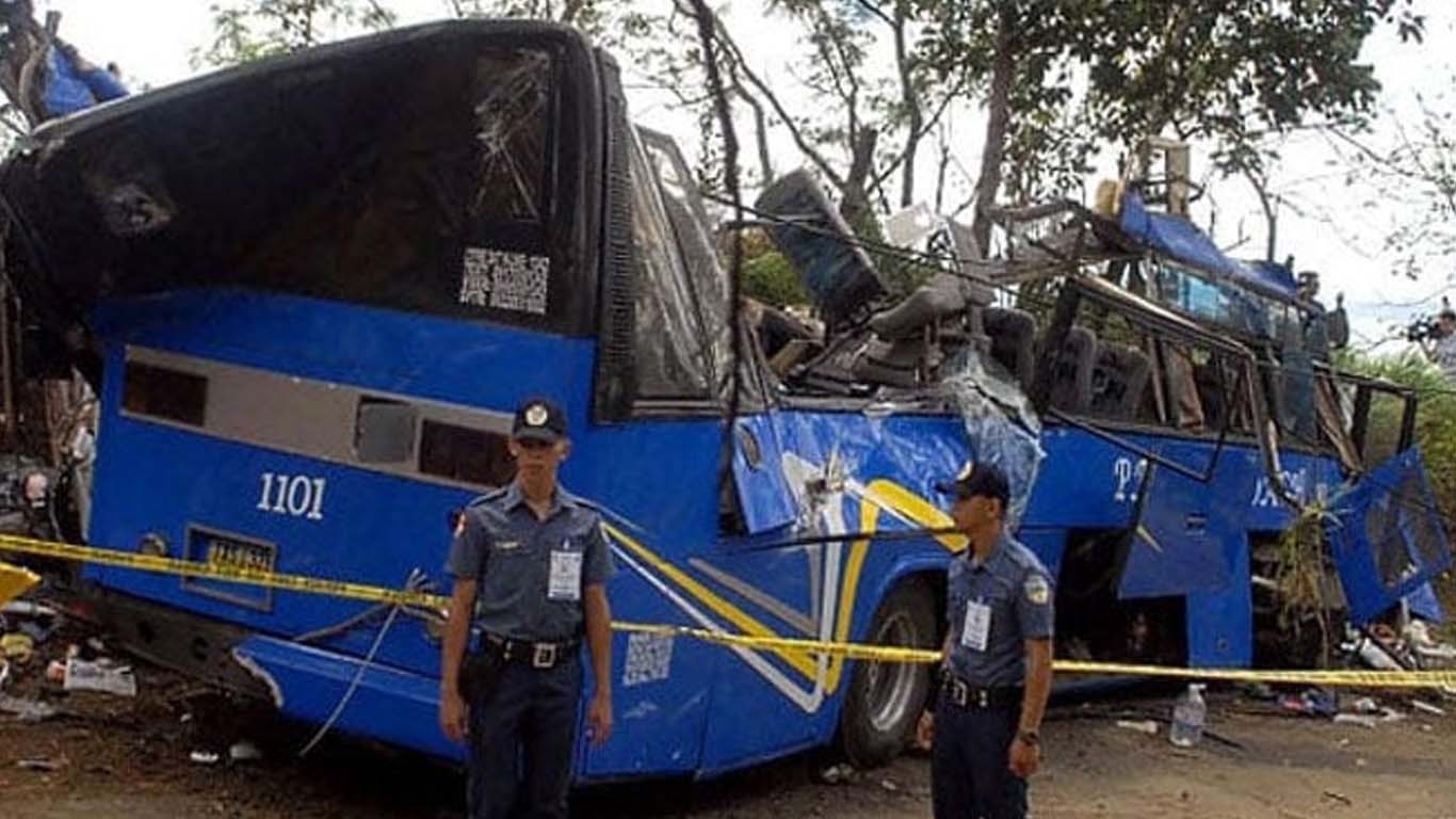 خوفناک بس حادثے میں 19 افراد ہلاک