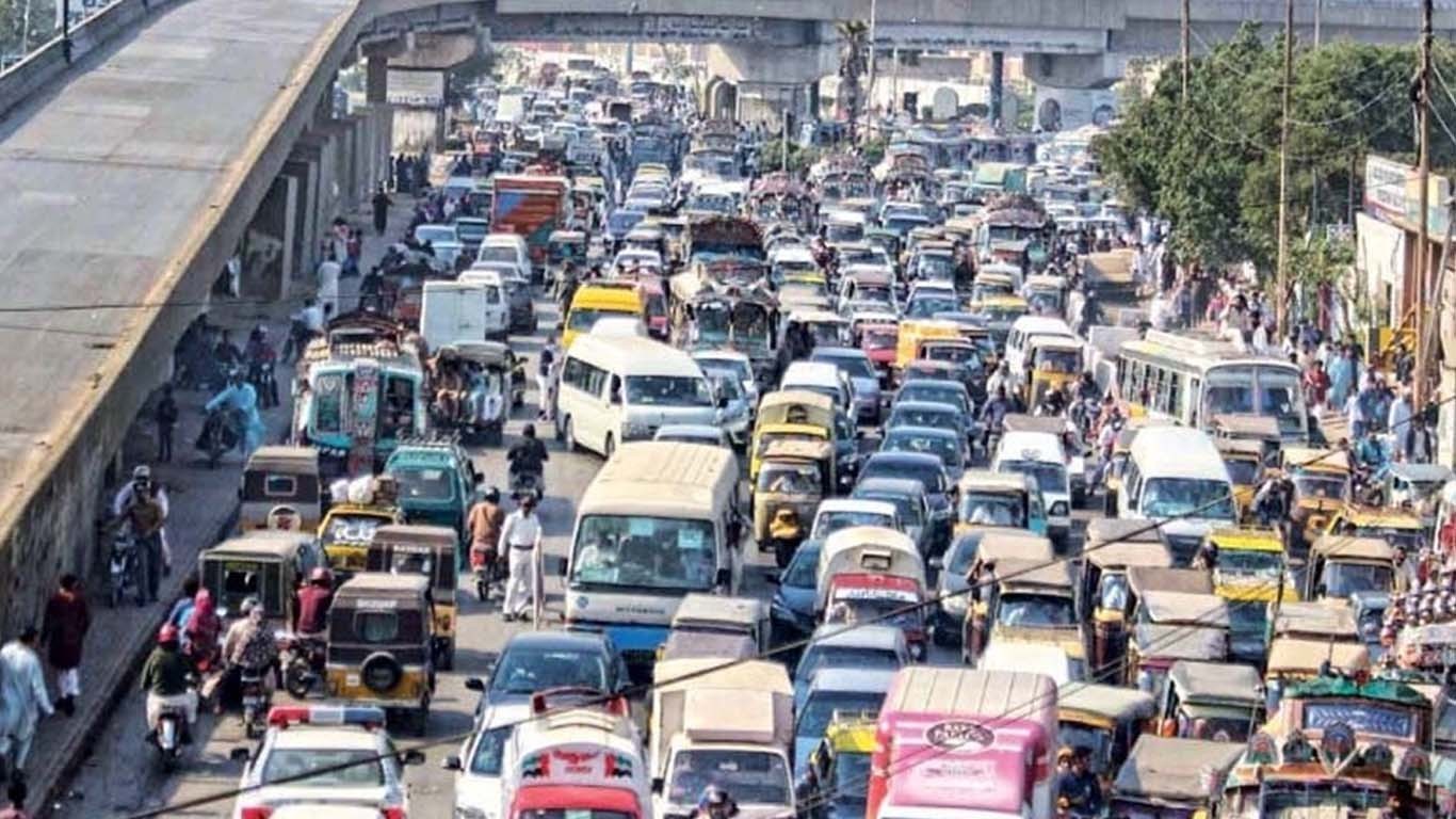 کراچی: رمضان میں شاہراہوں پر بدترین ٹریفک جام، شہری پریشان