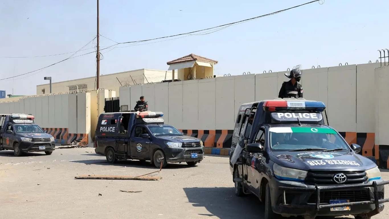 کراچی میں امریکن قونصلیٹ جانے والے تمام راستے بند کردیئے گئے