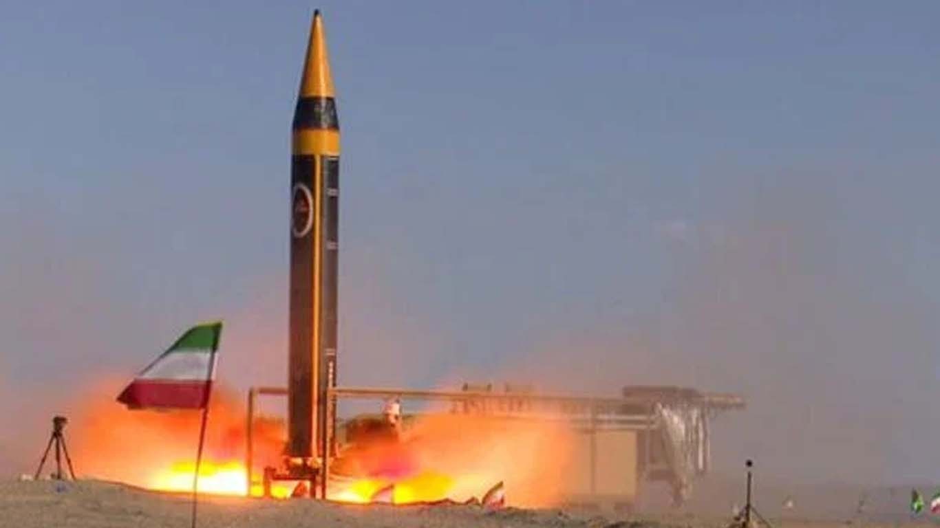 ایران نے اسرائیل پر خرمشہر 4 اسٹریٹجک بیلسٹک میزائل داغ دیئے