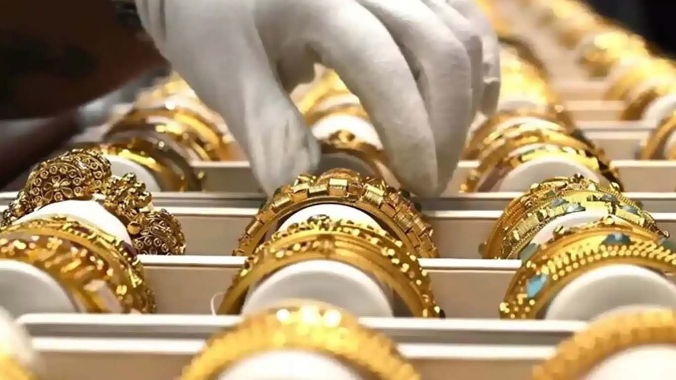 سونے کی فی تولہ قیمت میں آج بھی معمولی اضافہ