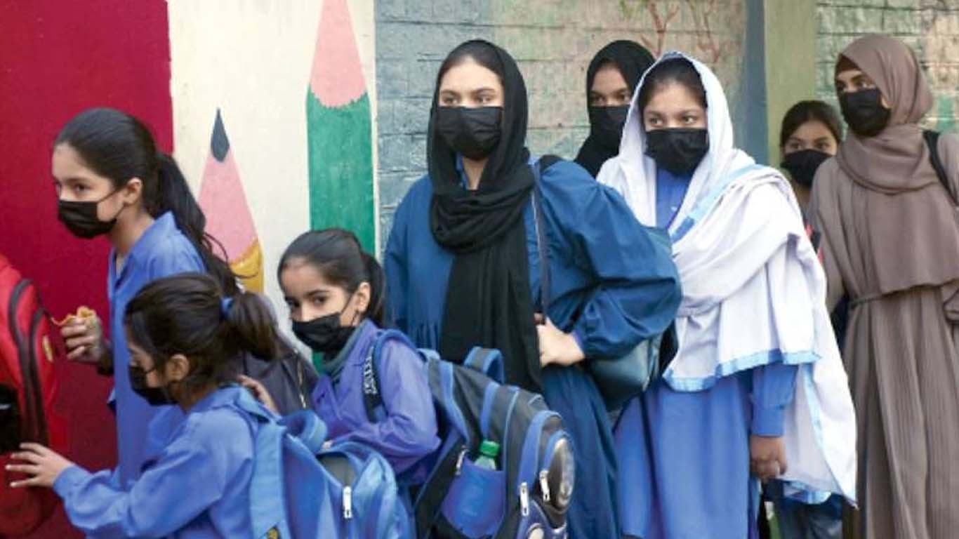 پنجاب میں تعلیمی ادارے ہفتے میں تین دن بند رکھنے کا فیصلہ