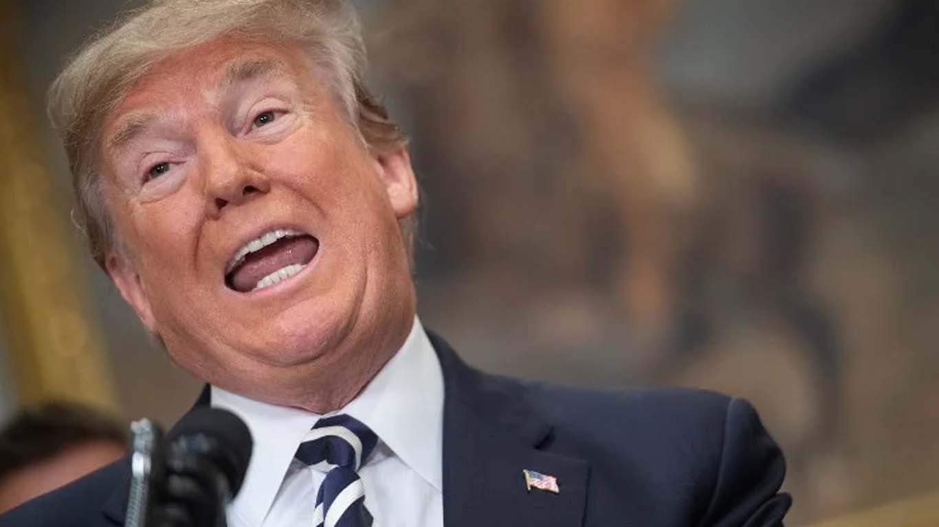 ٹرمپ سوشل میڈیا پر بے قرار پاگل کی طرح بکواس کررہے ہیں، امریکی سینیٹر