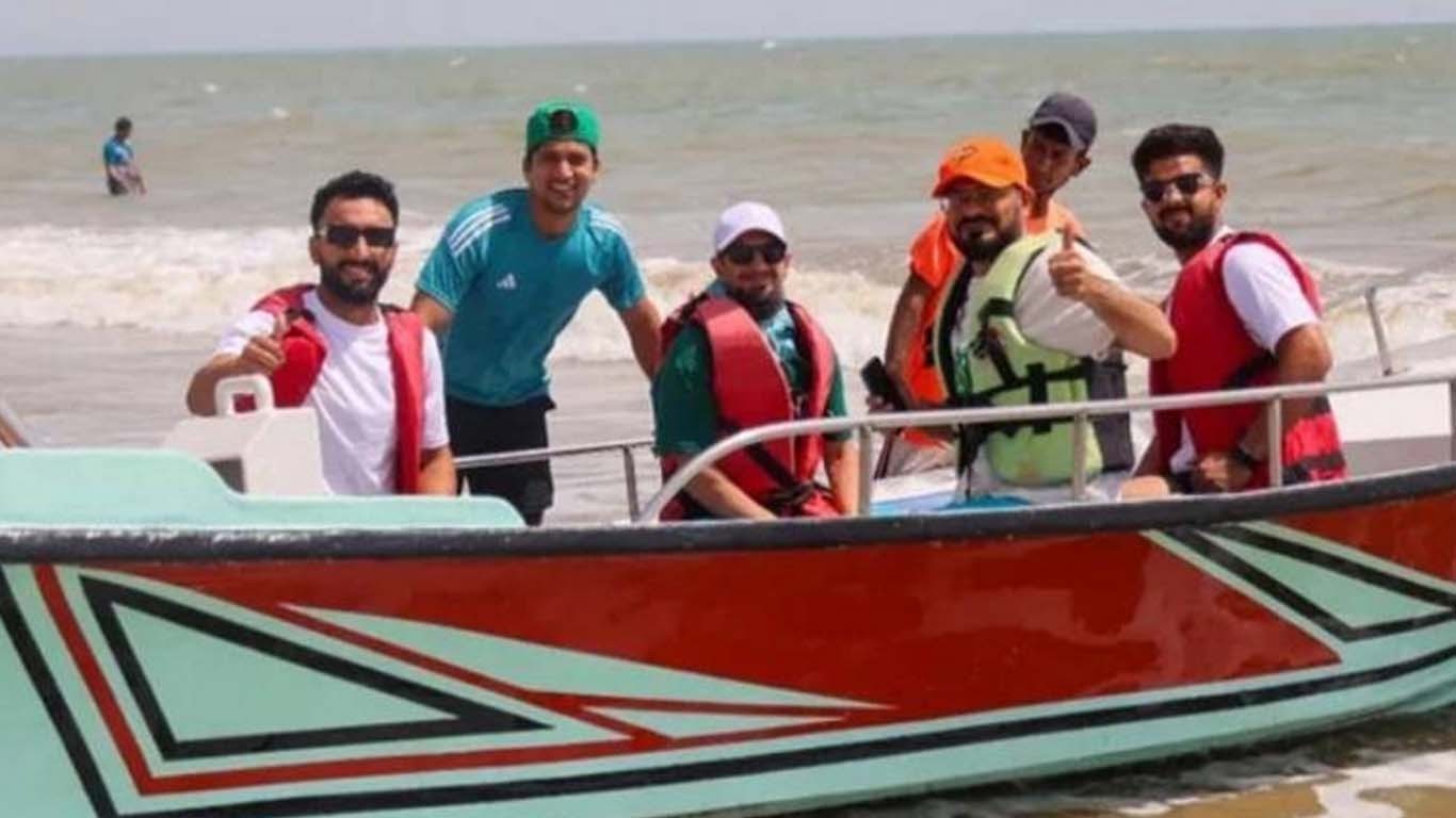 پی ایس ایل 11، راولپنڈیز کے پلیئرز کی کراچی کے ساحل پر پکنک