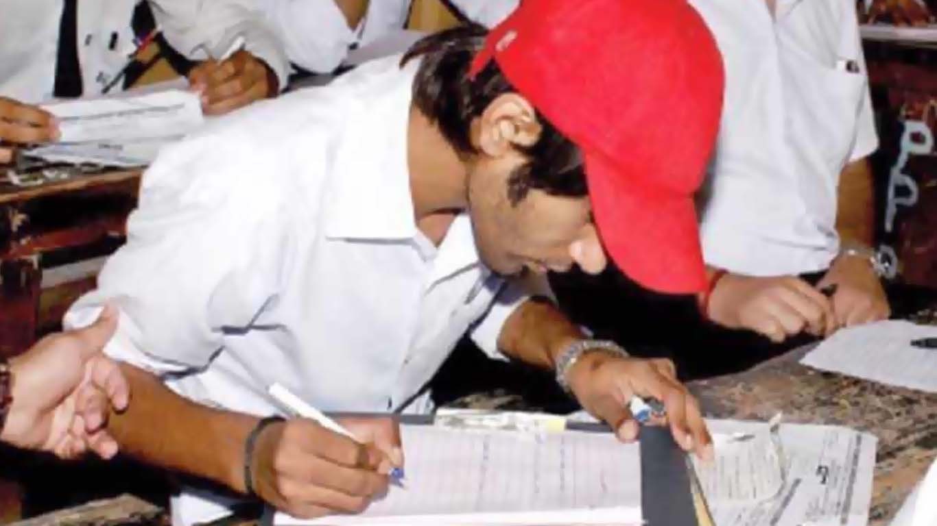 کراچی: امتحانات میں نقل، سندھ حکومت نے سخت فیصلے کر لیے