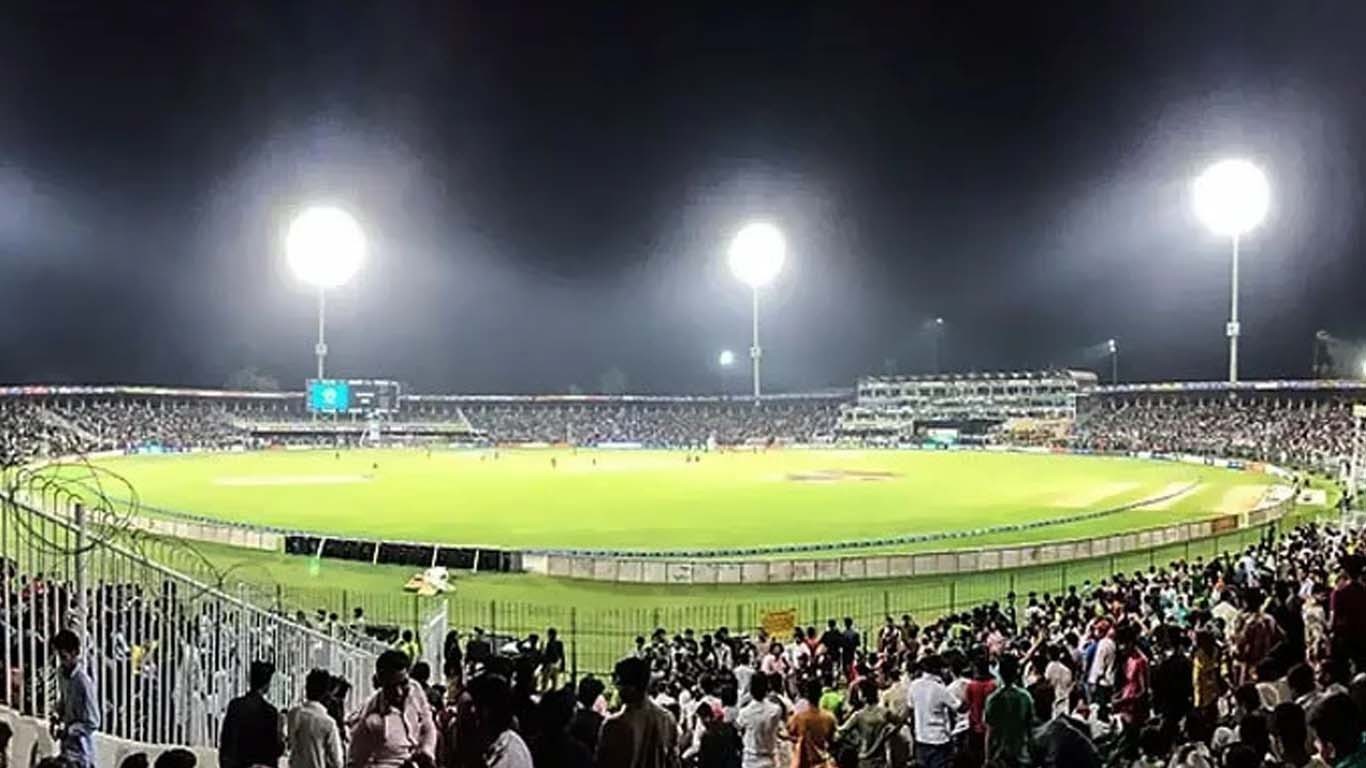 پی ایس ایل: کوالیفائر کے لیے ٹکٹ خریدنے کی کوشش کرنے والے رل گئے