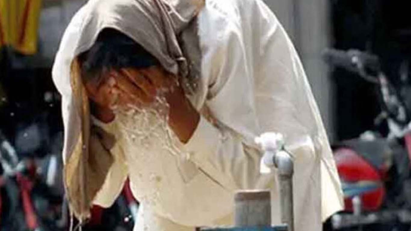 کراچی: سورج آگ برسانے لگا، درجہ حرارت 42 ڈگری تک پہنچ گیا