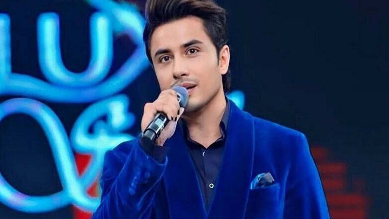 علی ظفر نے زندگی کی 45 بہاریں دیکھ لیں