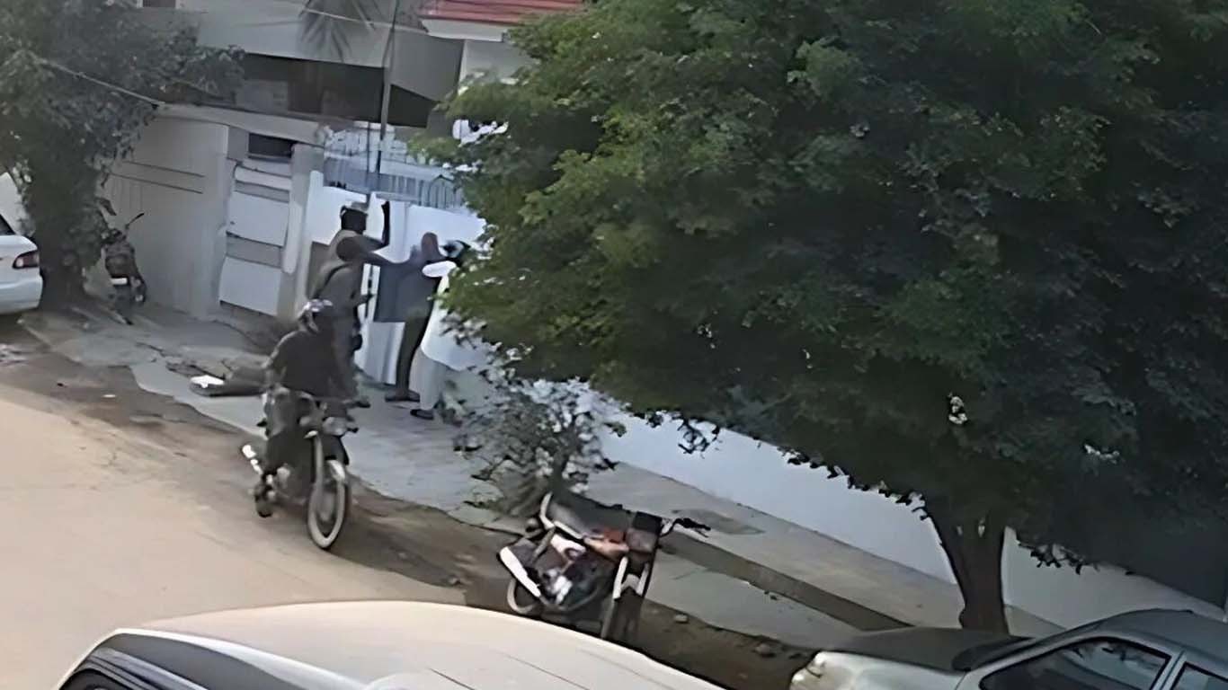 کراچی: جانوروں کی نگرانی کرنے والے نوجوان کو ڈکیتوں نے لوٹ لیا